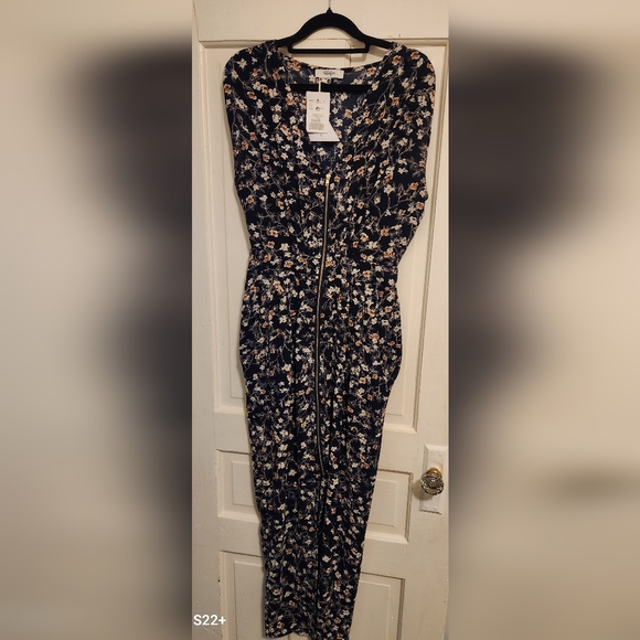 Dress - Picture 1 of 3